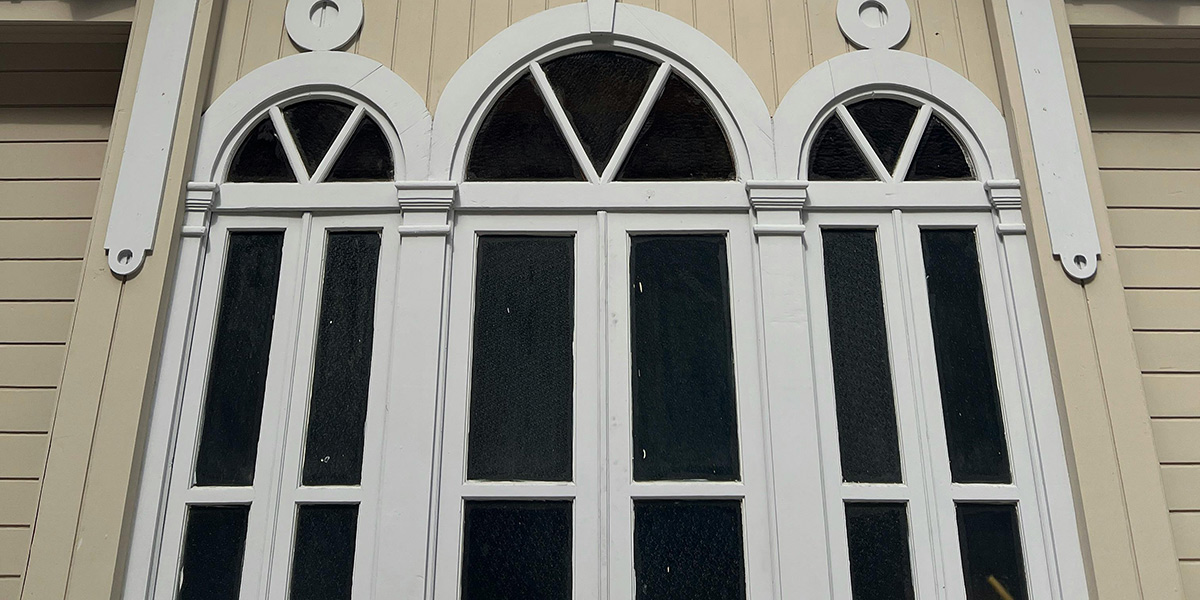 Як правильно доглядати пластикові вікна