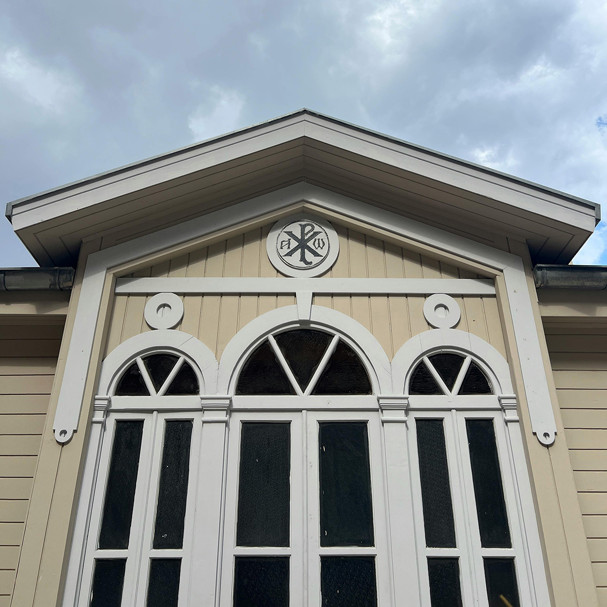 Як правильно доглядати пластикові вікна